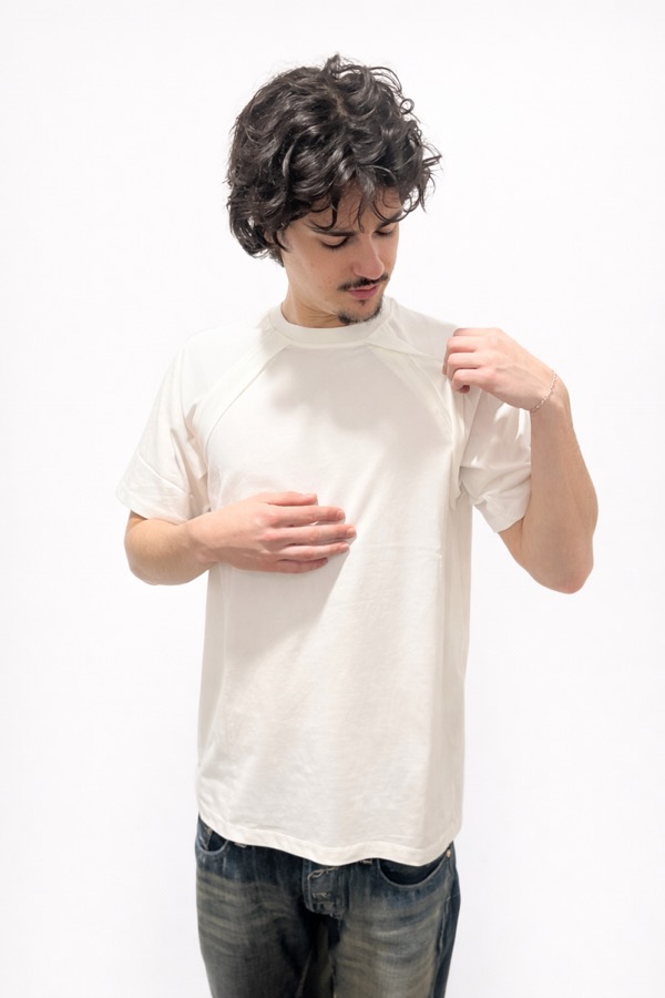T-shirt Moed Lotus porté par un homme
